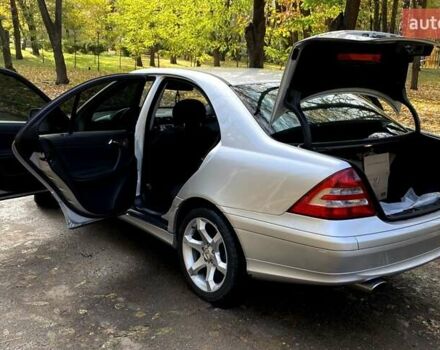 Серый Мерседес Ц-Класс, объемом двигателя 1.8 л и пробегом 278 тыс. км за 6500 $, фото 16 на Automoto.ua