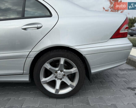 Серый Мерседес Ц-Класс, объемом двигателя 1.8 л и пробегом 212 тыс. км за 7600 $, фото 2 на Automoto.ua