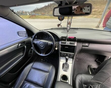 Серый Мерседес Ц-Класс, объемом двигателя 2.5 л и пробегом 414 тыс. км за 6000 $, фото 3 на Automoto.ua