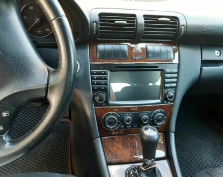 Серый Мерседес Ц-Класс, объемом двигателя 2.1 л и пробегом 300 тыс. км за 7555 $, фото 3 на Automoto.ua