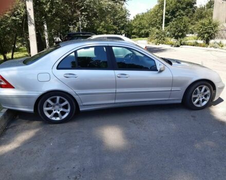 Серый Мерседес Ц-Класс, объемом двигателя 2.1 л и пробегом 300 тыс. км за 7555 $, фото 9 на Automoto.ua