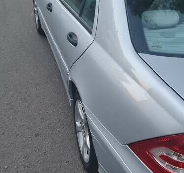 Серый Мерседес Ц-Класс, объемом двигателя 1.8 л и пробегом 160 тыс. км за 7000 $, фото 1 на Automoto.ua