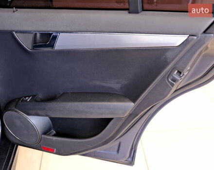 Сірий Мерседес Ц-Клас, об'ємом двигуна 3 л та пробігом 198 тис. км за 8900 $, фото 32 на Automoto.ua