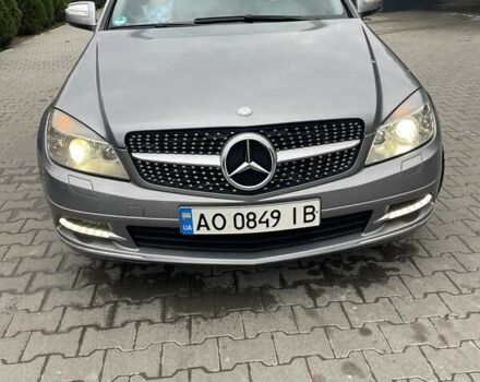 Серый Мерседес Ц-Класс, объемом двигателя 2.98 л и пробегом 270 тыс. км за 10000 $, фото 1 на Automoto.ua