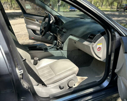 Сірий Мерседес Ц-Клас, об'ємом двигуна 3 л та пробігом 256 тис. км за 9300 $, фото 12 на Automoto.ua