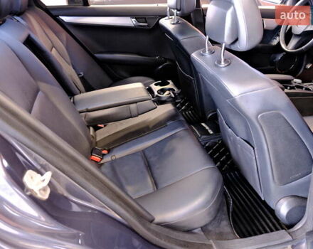 Сірий Мерседес Ц-Клас, об'ємом двигуна 3 л та пробігом 198 тис. км за 8900 $, фото 33 на Automoto.ua