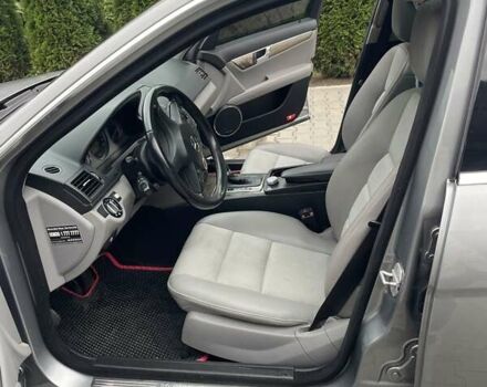 Серый Мерседес Ц-Класс, объемом двигателя 2.98 л и пробегом 270 тыс. км за 10000 $, фото 19 на Automoto.ua