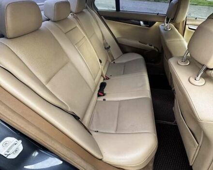 Сірий Мерседес Ц-Клас, об'ємом двигуна 3 л та пробігом 300 тис. км за 11000 $, фото 33 на Automoto.ua