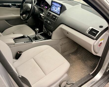 Серый Мерседес Ц-Класс, объемом двигателя 2.1 л и пробегом 256 тыс. км за 5000 $, фото 8 на Automoto.ua