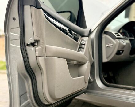 Серый Мерседес Ц-Класс, объемом двигателя 2.1 л и пробегом 256 тыс. км за 5000 $, фото 11 на Automoto.ua