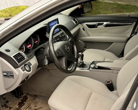 Серый Мерседес Ц-Класс, объемом двигателя 2.1 л и пробегом 256 тыс. км за 5000 $, фото 6 на Automoto.ua