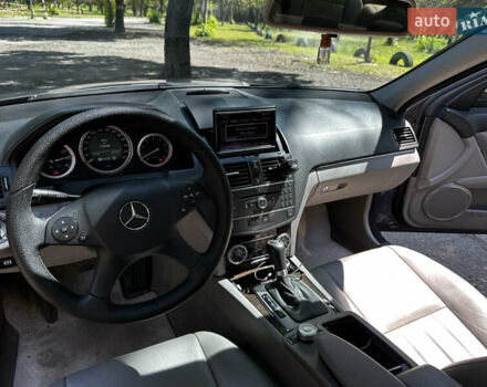 Сірий Мерседес Ц-Клас, об'ємом двигуна 3 л та пробігом 256 тис. км за 9300 $, фото 13 на Automoto.ua