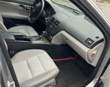 Серый Мерседес Ц-Класс, объемом двигателя 2.98 л и пробегом 270 тыс. км за 10000 $, фото 11 на Automoto.ua