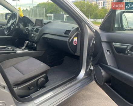Сірий Мерседес Ц-Клас, об'ємом двигуна 1.8 л та пробігом 257 тис. км за 7500 $, фото 47 на Automoto.ua