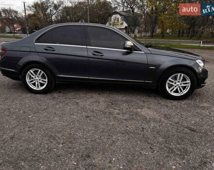 Сірий Мерседес Ц-Клас, об'ємом двигуна 3 л та пробігом 300 тис. км за 11000 $, фото 5 на Automoto.ua