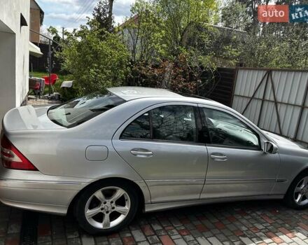 Мерседес Ц-Клас 2007 у Києві на Automoto.ua Сірий Мерседес Ц-Клас, об'ємом двигуна 3 л та пробігом 195 тис. км за 7950 $, фото 1 на Automoto.ua