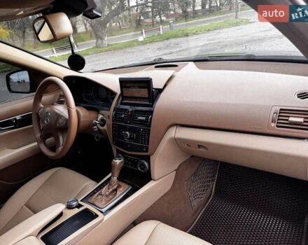 Сірий Мерседес Ц-Клас, об'ємом двигуна 3 л та пробігом 300 тис. км за 11000 $, фото 28 на Automoto.ua