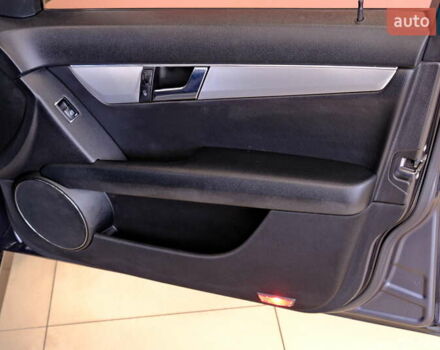 Сірий Мерседес Ц-Клас, об'ємом двигуна 3 л та пробігом 198 тис. км за 8900 $, фото 35 на Automoto.ua