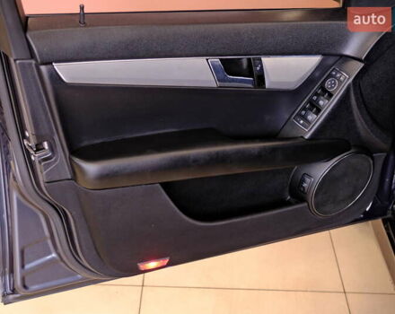 Сірий Мерседес Ц-Клас, об'ємом двигуна 3 л та пробігом 198 тис. км за 8900 $, фото 24 на Automoto.ua