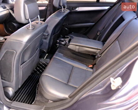 Сірий Мерседес Ц-Клас, об'ємом двигуна 3 л та пробігом 198 тис. км за 8900 $, фото 29 на Automoto.ua