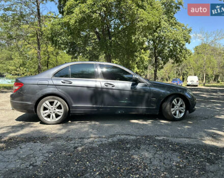 Сірий Мерседес Ц-Клас, об'ємом двигуна 3 л та пробігом 256 тис. км за 9300 $, фото 4 на Automoto.ua