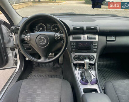 Сірий Мерседес Ц-Клас, об'ємом двигуна 1.8 л та пробігом 215 тис. км за 7200 $, фото 11 на Automoto.ua