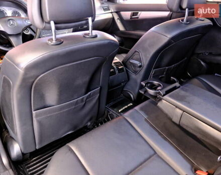 Сірий Мерседес Ц-Клас, об'ємом двигуна 3 л та пробігом 198 тис. км за 8900 $, фото 30 на Automoto.ua
