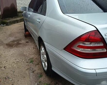 Сірий Мерседес Ц-Клас, об'ємом двигуна 1.8 л та пробігом 216 тис. км за 2700 $, фото 1 на Automoto.ua