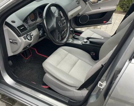 Серый Мерседес Ц-Класс, объемом двигателя 2.98 л и пробегом 270 тыс. км за 10000 $, фото 18 на Automoto.ua