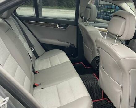 Серый Мерседес Ц-Класс, объемом двигателя 2.98 л и пробегом 270 тыс. км за 10000 $, фото 21 на Automoto.ua