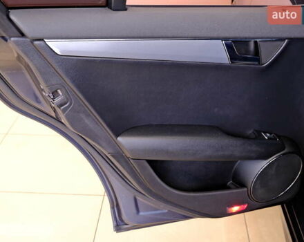 Сірий Мерседес Ц-Клас, об'ємом двигуна 3 л та пробігом 198 тис. км за 8900 $, фото 28 на Automoto.ua