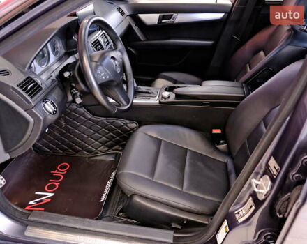 Сірий Мерседес Ц-Клас, об'ємом двигуна 3 л та пробігом 198 тис. км за 8900 $, фото 25 на Automoto.ua