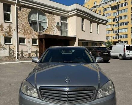 Серый Мерседес Ц-Класс, объемом двигателя 1.8 л и пробегом 270 тыс. км за 8000 $, фото 3 на Automoto.ua