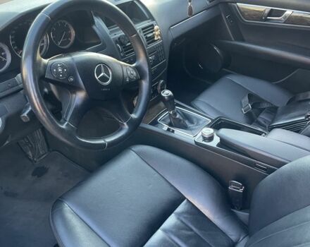 Серый Мерседес Ц-Класс, объемом двигателя 2.1 л и пробегом 318 тыс. км за 8500 $, фото 6 на Automoto.ua