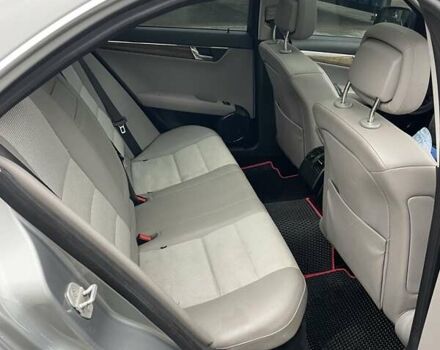 Серый Мерседес Ц-Класс, объемом двигателя 2.98 л и пробегом 270 тыс. км за 10000 $, фото 23 на Automoto.ua