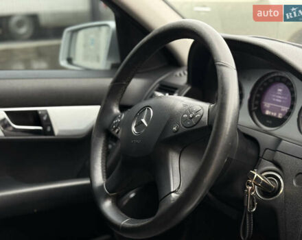 Сірий Мерседес Ц-Клас, об'ємом двигуна 2.15 л та пробігом 414 тис. км за 8650 $, фото 9 на Automoto.ua