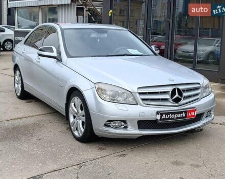 Серый Мерседес Ц-Класс, объемом двигателя 3 л и пробегом 305 тыс. км за 8690 $, фото 3 на Automoto.ua