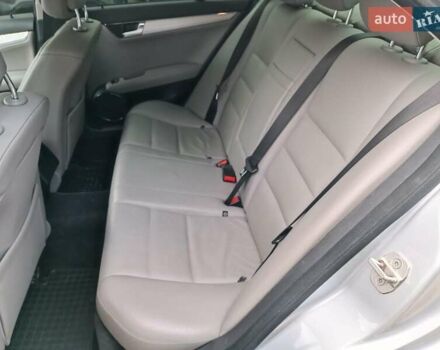 Серый Мерседес Ц-Класс, объемом двигателя 3 л и пробегом 305 тыс. км за 8690 $, фото 14 на Automoto.ua