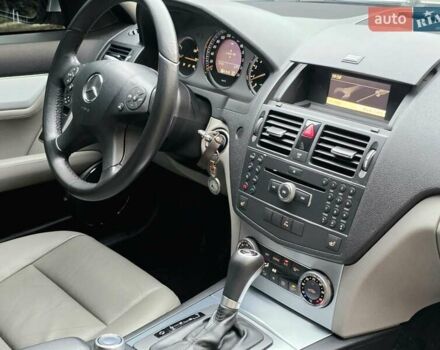 Серый Мерседес Ц-Класс, объемом двигателя 3 л и пробегом 190 тыс. км за 8200 $, фото 27 на Automoto.ua