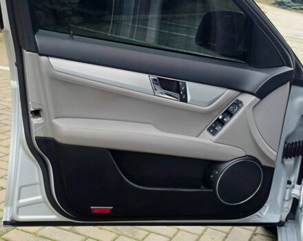 Серый Мерседес Ц-Класс, объемом двигателя 3 л и пробегом 190 тыс. км за 8200 $, фото 6 на Automoto.ua