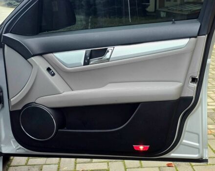 Серый Мерседес Ц-Класс, объемом двигателя 3 л и пробегом 190 тыс. км за 8200 $, фото 22 на Automoto.ua