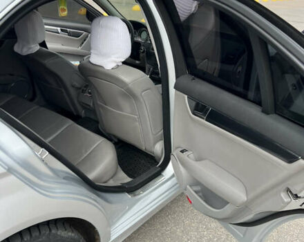 Серый Мерседес Ц-Класс, объемом двигателя 1.8 л и пробегом 226 тыс. км за 9000 $, фото 16 на Automoto.ua