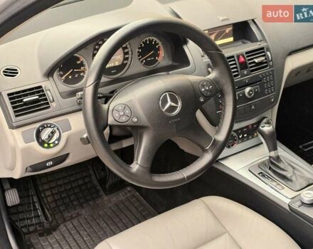 Серый Мерседес Ц-Класс, объемом двигателя 3 л и пробегом 190 тыс. км за 8200 $, фото 7 на Automoto.ua