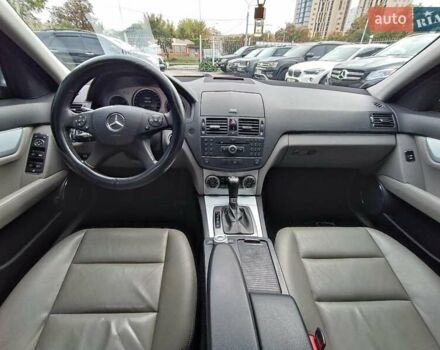 Серый Мерседес Ц-Класс, объемом двигателя 3 л и пробегом 305 тыс. км за 8690 $, фото 15 на Automoto.ua