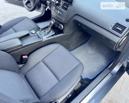 Сірий Мерседес Ц-Клас, об'ємом двигуна 2.15 л та пробігом 300 тис. км за 10800 $, фото 37 на Automoto.ua