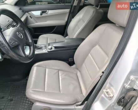 Серый Мерседес Ц-Класс, объемом двигателя 3 л и пробегом 305 тыс. км за 8690 $, фото 27 на Automoto.ua