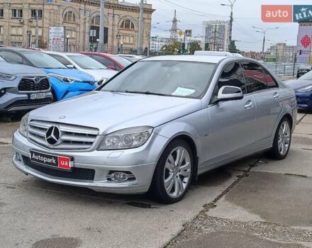 Серый Мерседес Ц-Класс, объемом двигателя 3 л и пробегом 305 тыс. км за 8690 $, фото 2 на Automoto.ua