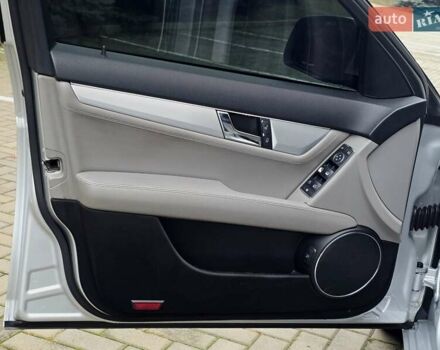 Серый Мерседес Ц-Класс, объемом двигателя 3 л и пробегом 190 тыс. км за 8200 $, фото 6 на Automoto.ua