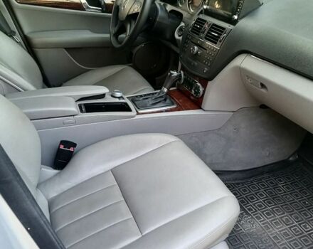 Серый Мерседес Ц-Класс, объемом двигателя 1.8 л и пробегом 220 тыс. км за 9000 $, фото 16 на Automoto.ua