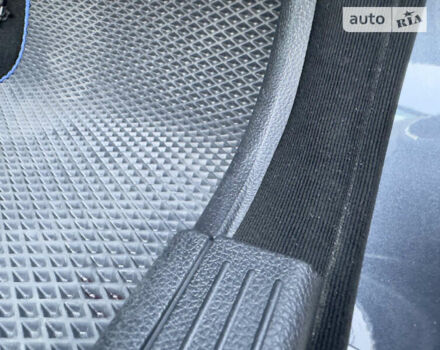 Сірий Мерседес Ц-Клас, об'ємом двигуна 2.15 л та пробігом 300 тис. км за 10800 $, фото 80 на Automoto.ua